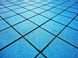 Cómo limpiar azulejos de piscina